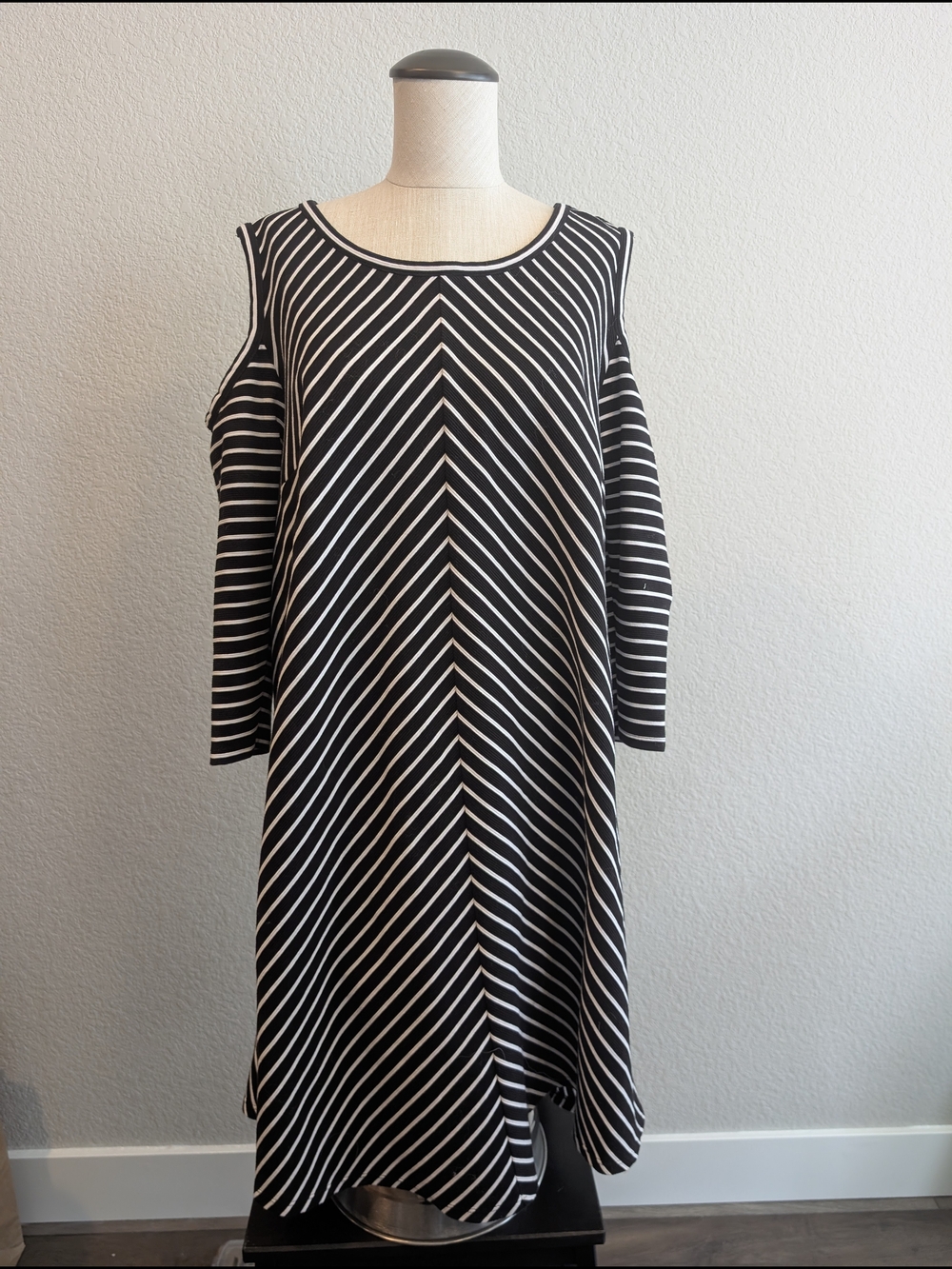 Sz 14/16 Lane Bryant Black & White Striped Cold-Shoulder Midi Dress